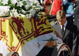 William junto ao caixão