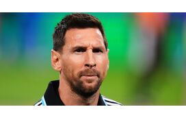 Lionel Messi chora partida do pai! A causa da morte e o forte dispositivo de segurança no último adeus a Jorge Messi