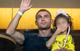 A estrela esteve na bancada! Ronaldo, Georgina e os filhos roubam atenções no arranque do campeonato saudita