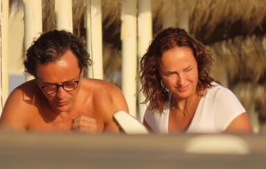 Aos 51 anos, Marisa Cruz volta a sorrir para o amor! As imagens do romance no Algarve