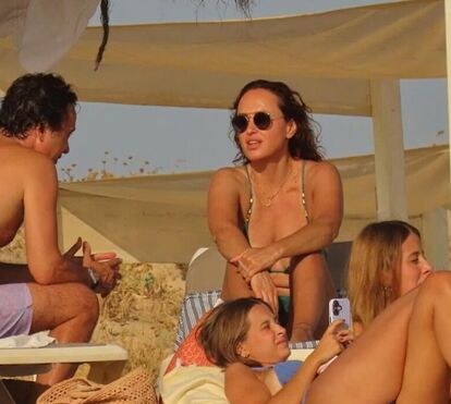 Marisa Cruz vive nova paixão às claras nas praias do Algarve