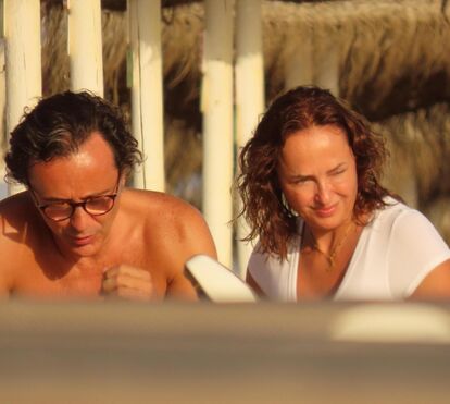 Aos 51 anos, Marisa Cruz volta a sorrir para o amor! As imagens do romance no Algarve