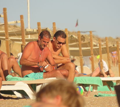 Agosto 2026: As imagens de Luís Montenegro e Hugo Soares da praia do Garrão, Algarve 