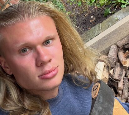 Lá se foi o cabelo comprido de Haaland! Herói do Mundial surpreende com mudança radical