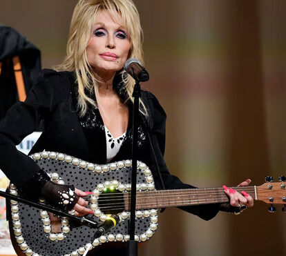O último ano doloroso de Dolly Parton, que perdeu o amor da sua vida e viu a saúde frágil afastá-la dos palcos