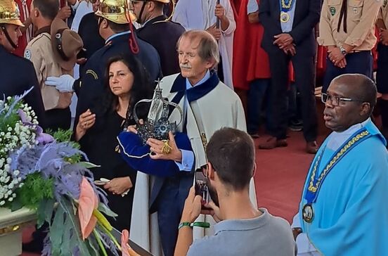 Dom Duarte Pio e Isabel de Herédia em momento da tradição portuguesa