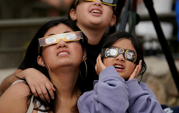 óculos do eclipse