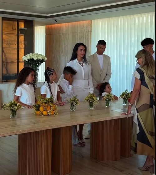 Ao lado dos filhos na cerimónia