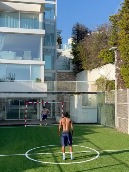Casa de Lamine Yamal tem campo de futebol