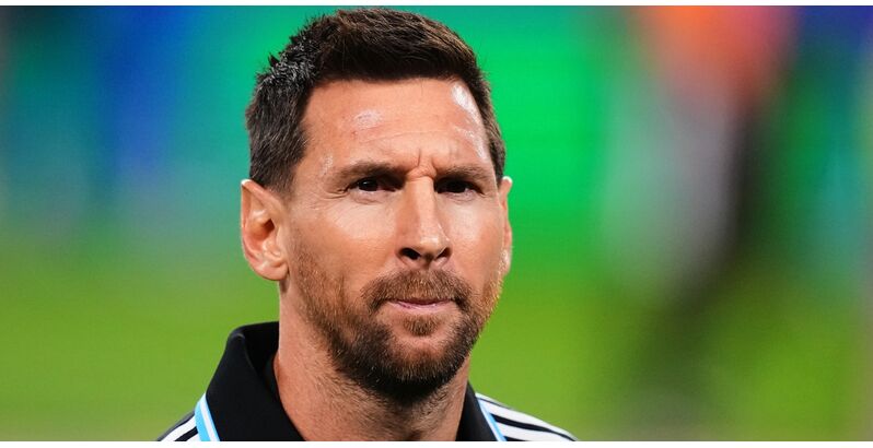 Lionel Messi chora a partida do pai, Jorge Messi, na Argentina