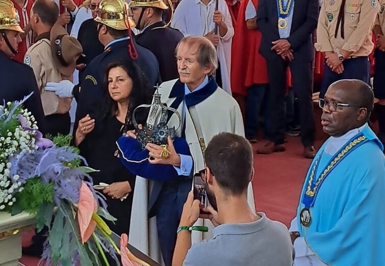 Dom Duarte Pio e Isabel de Herédia em momento da tradição portuguesa
