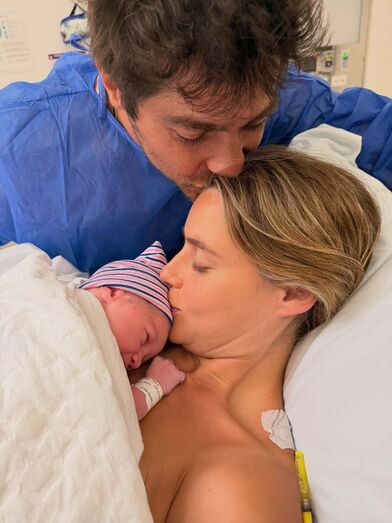 Kelly Bailey e Lourenço Ortigão apresentam a sua filha Julieta