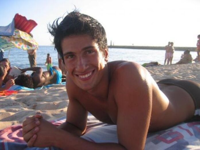 Imagens retiradas da Internet do modelo Renato Seabra, de 21