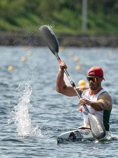 Fernando Pimenta em prova de canoagem exibe físico impressionante