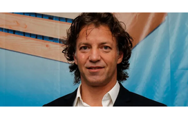 Recorda-se de Jorge Cadete? Está irreconhecível e aos 58 é pai babado de um menino de 5 anos