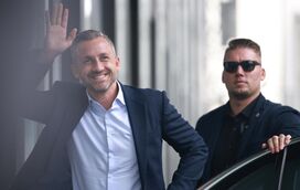 O 'modelo de beleza' que conquistou a extrema-direita. A ascensão relâmpago de Ulrich Siegmund, o "charme" que faz tremer Berlim e a Europa
