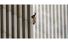 Quem é o 'Falling Man'? 25 anos depois, o mistério da fotografia do 11 de Setembro mantém-se
