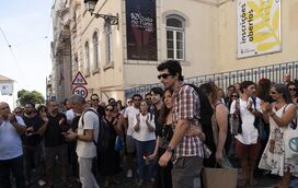 Lisboa despede-se de Jorge Palma: filhos do músico são a imagem de dor na última homenagem ao cantor entre lágrimas e aplausos