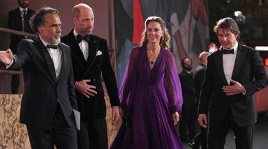Príncipe William e Kate Middleton reencontram-se com Tom Cruise na estreia do filme 'Digger'