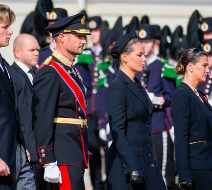 Reis, rainhas, príncipes e princesas... as primeiras imagens do funeral de Harald V, que reuniu a realeza europeia