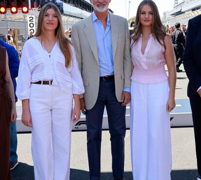 Princesa Leonor e infanta Sofia juntam-se a Felipe VI no Grande Prémio de Espanha de Fórmula 1: confira os looks combinados das irmãs