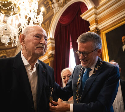 Merecida homenagem. Ruy de Carvalho recebe a Medalha de Honra da Cidade de Lisboa, onde nasceu há 99 anos
