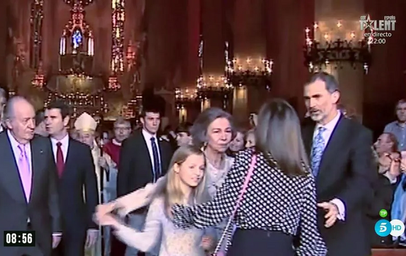 Letizia tenta afastar a sogra das netas