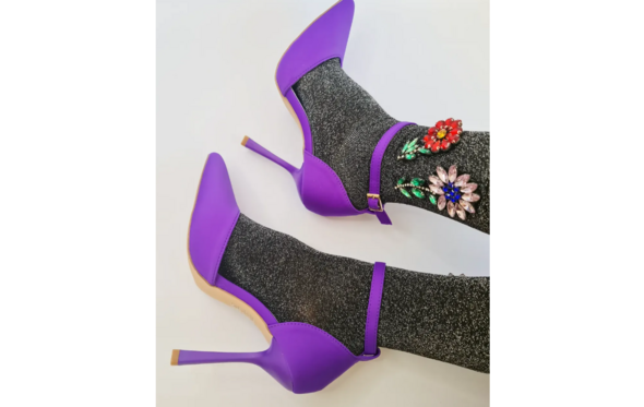 Sapatos de cores fortes
