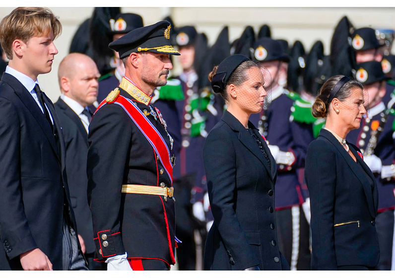 Rei Haakon, a filha, princesa Astrid, e a irmã, princesa Martha-Louise