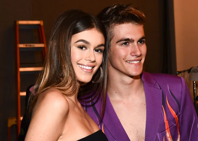 Kaia Gerber com o irmão, Presley