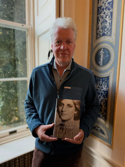 Charles Spencer lança livro