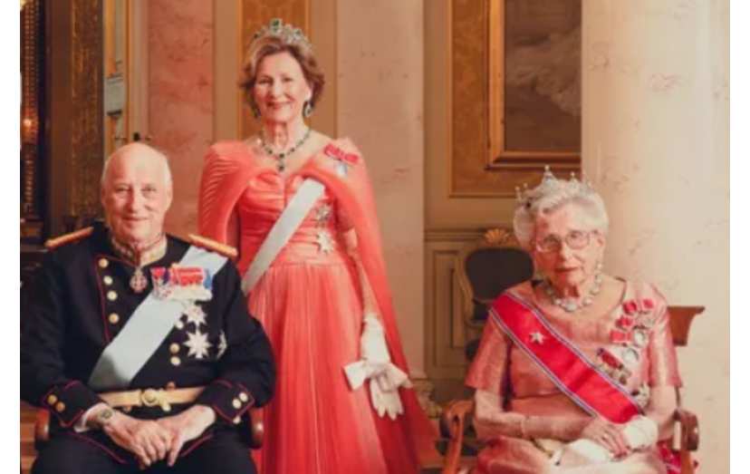 O rei Harald, a mulher, a rainha Sonja, e a irmã, a princesa Astrid